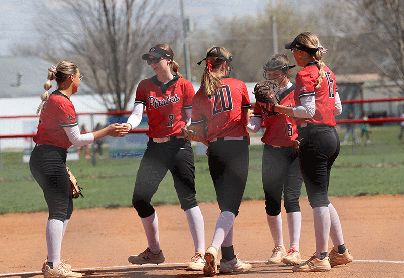 Softball Splits Home Doubleheader With Indian Hills CC
