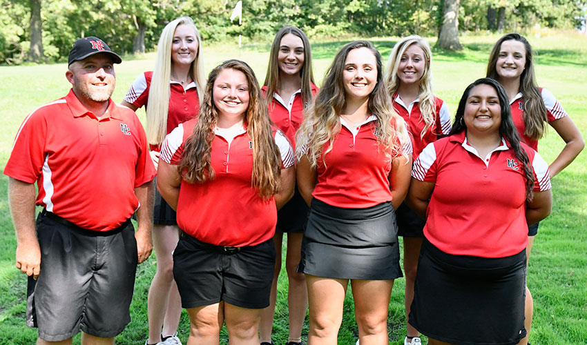 Lady Pirates Close Out Fall Golf Season